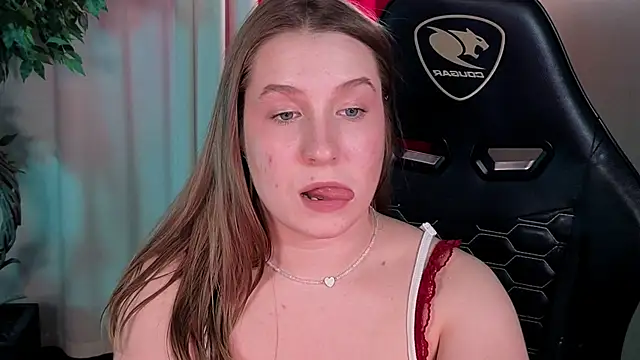 saint_trisha 即時 XXX 聊天