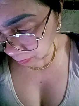 small-house123's Live XXX Chat