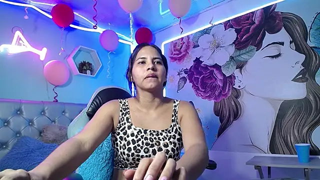 Chat +18 de nicol_ross19 ao vivo