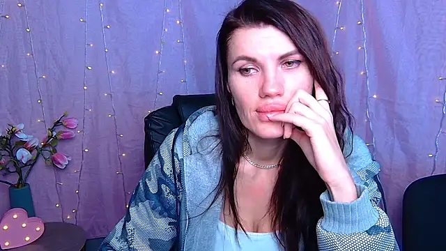 MilaLoona Chat XXX in diretta