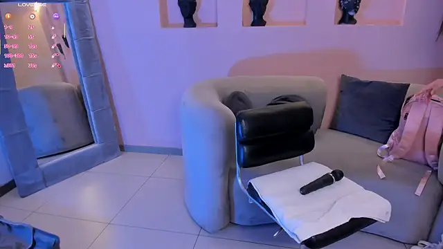 TaraLawrence's Live XXX Chat