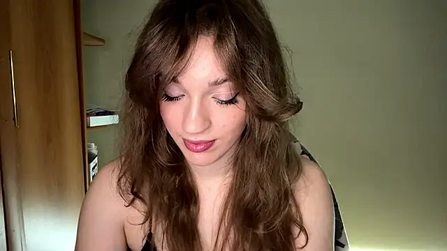 แชท XXX สดของ Alisa_baby_fox