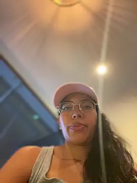 SheenaBrooke: διαδικτυακό σόου στην κάμερα