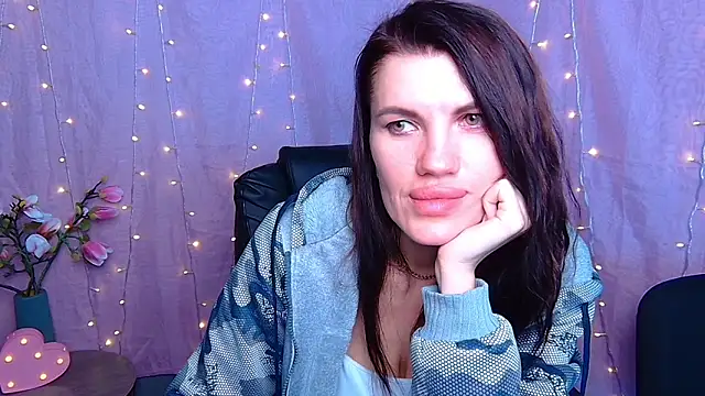 Chat +18 de MilaLoona ao vivo