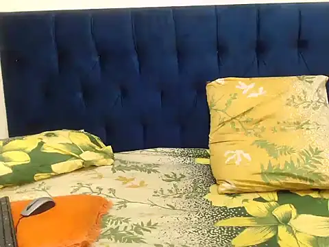 CurvyAssXX21n Live XXX chat