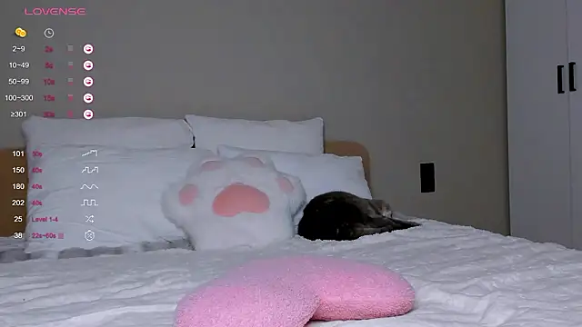 Chatroom XXX en direct de NejaSatin