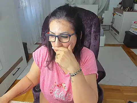 karenncougar: διαδικτυακό σόου στην κάμερα