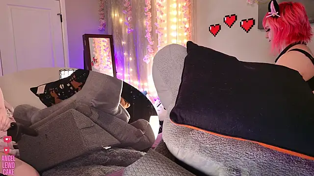 Angel-Lewd-Cake: απευθείας συνομιλία ΧΧΧ