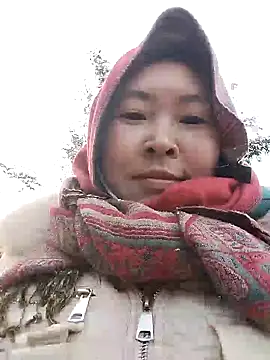 Yiyoongg 网络视讯表演