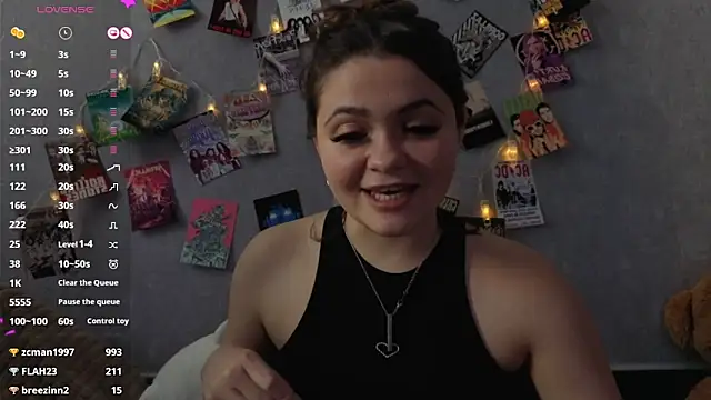 YummyTira's Live XXX Chat