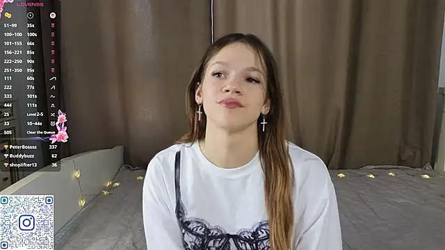 แชท XXX สดของ VelvetRisque