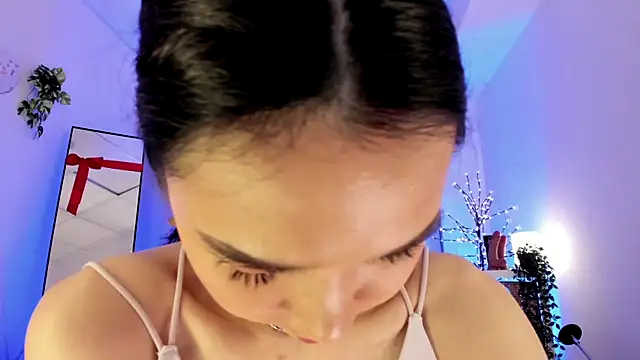 Divine_Madeleine's Live XXX Chat