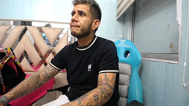 allison_max_tattoo élő XXX-chatje