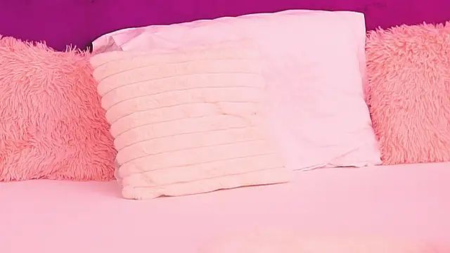 Онлайн чат XXX EllinaNuria