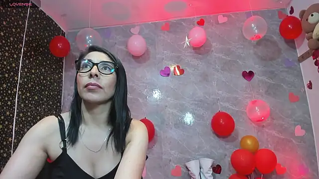 Chat +18 de adellelennoxx ao vivo