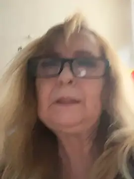 Irina2909@xh élő XXX-chatje