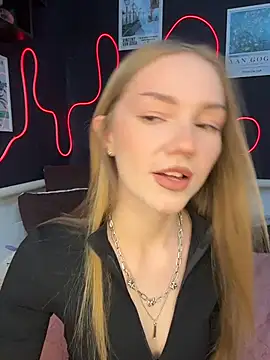 MilaMoone élő XXX-chatje