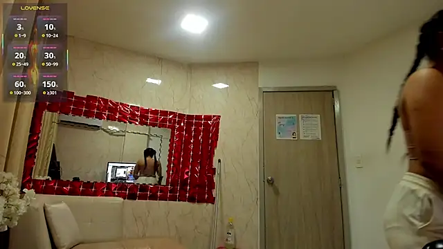 Show modela NicoleJons_ na web-kameri