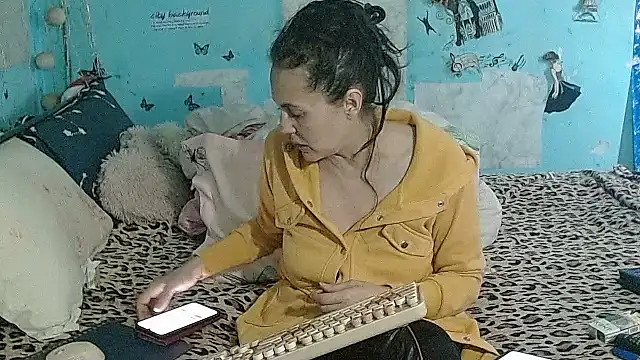 brighteyes77 élő XXX-chatje