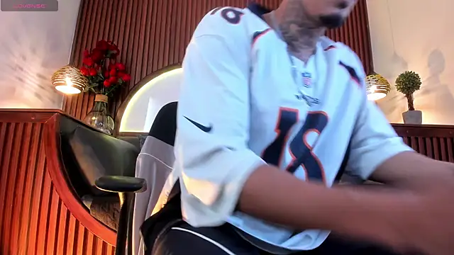 Donovan_Desmond Live XXX-chat