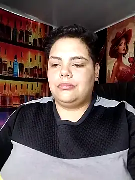 Hailey_Curvy élő XXX-chatje