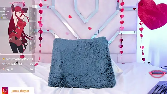 Thayler_jones live XXX chat