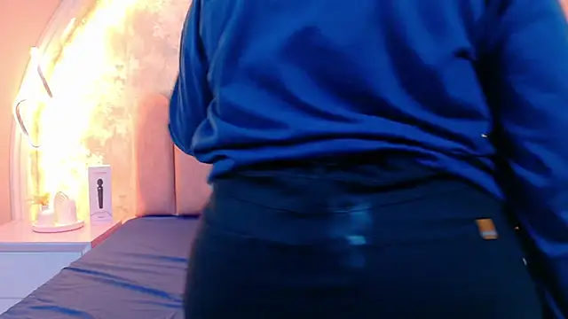 MiaLaurents Live XXX-chat