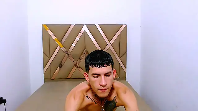 dilan_abraham12 élő XXX-chatje