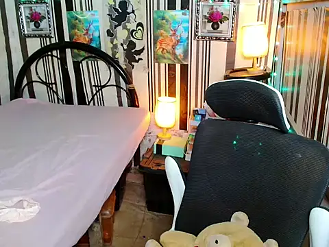 TsyummyCock4u Show Webcam