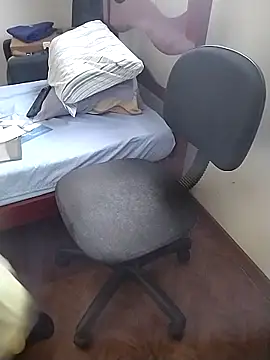 SAFADINHO-25 Show in webcam