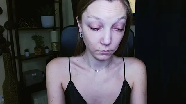 EmillyPlay: онлайн-секс-чат