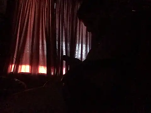 Nooneisthis: διαδικτυακό σόου στην κάμερα