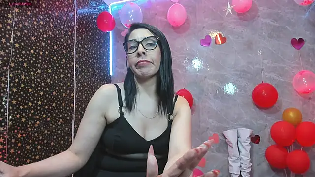 Chat +18 de adellelennoxx ao vivo