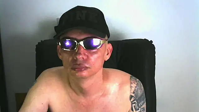 Thommas8a Webcam Show