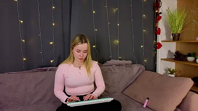 IvetteLabore Adlı Modelin Canlı XXX Sohbeti