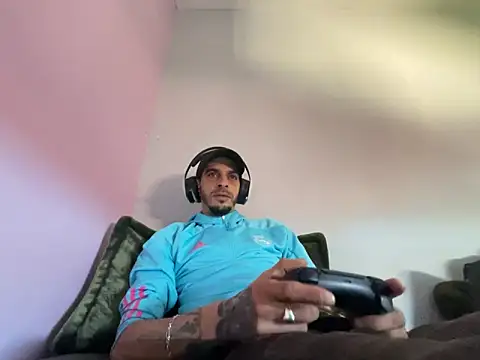 Онлайн чат XXX Rebeu313