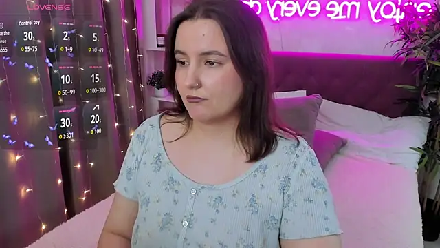 FeralPeach's Live XXX Chat