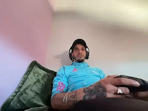 Rebeu313 – Naživo XXX chat