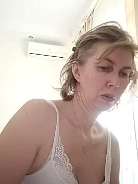 stellahere8: απευθείας συνομιλία ΧΧΧ