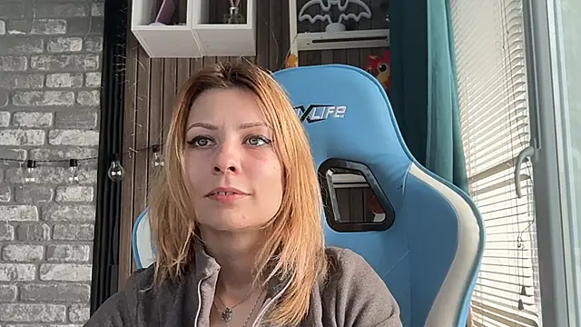 karo123421 Adlı Modelin Canlı XXX Sohbeti