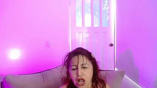 milfrousse 现场XXX聊天