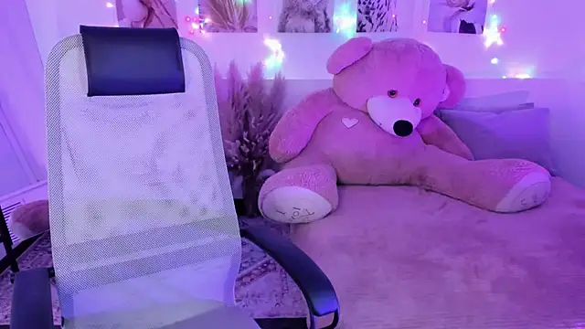 VirtuallVoyant live XXX chat