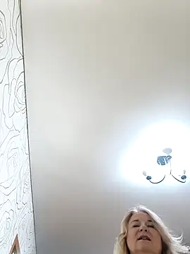 AvrilMillers 现场XXX聊天