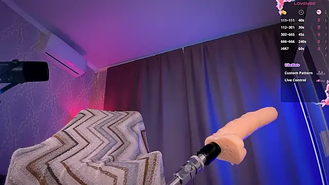 Juicy_Vikki Chat XXX live