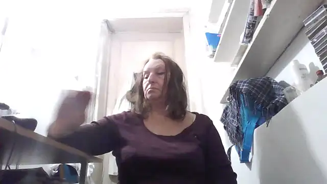 Pertunjukan Kamera Web AnnaLive570