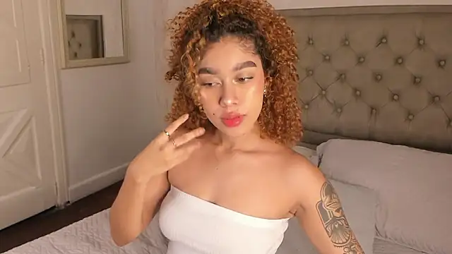 Chat +18 de Sienna_brunette ao vivo