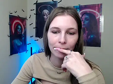 StrangerGi – Live XXX-chat