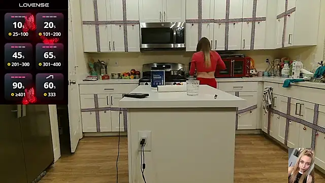 Blondiewithanass Webcamshow