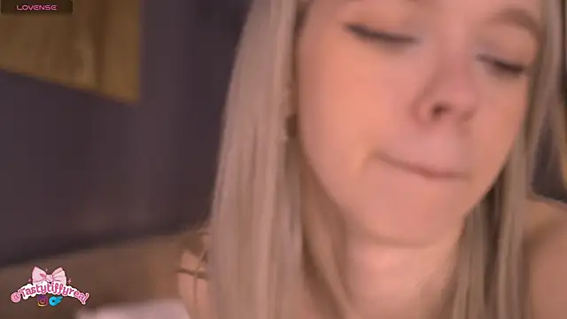 Živý XXX chat TastyTiffy