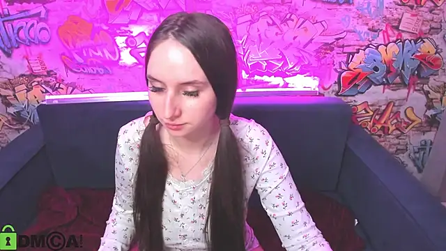 Chat +18 de Kira__Sweet ao vivo